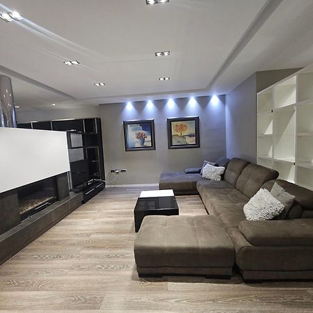 Aura Skanderbeg Square Apartments ติรานา ภายนอก รูปภาพ