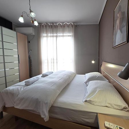 Aura Skanderbeg Square Apartments ติรานา ภายนอก รูปภาพ